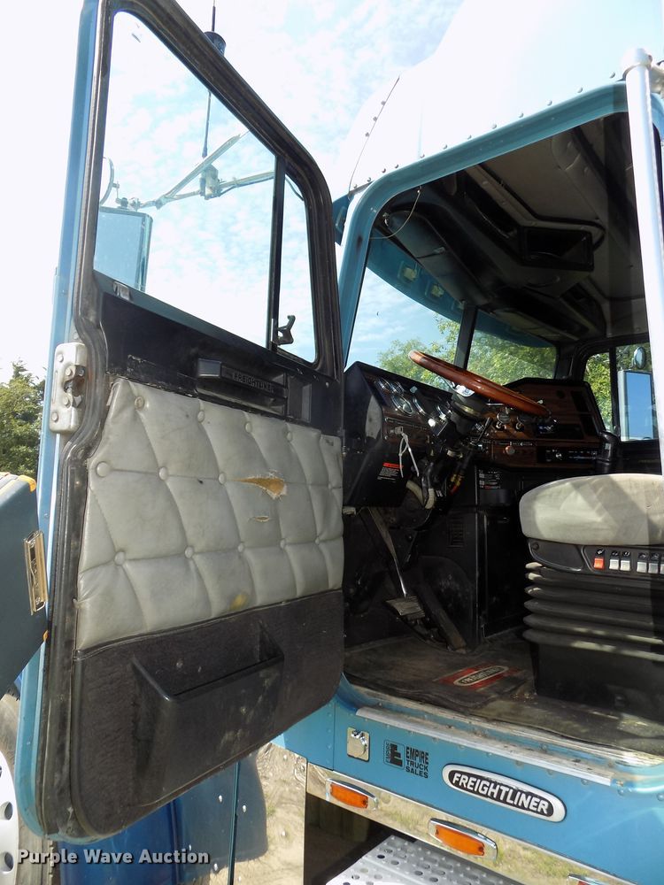 image for item DE7746 1999 Freightliner FLD120 semi truck