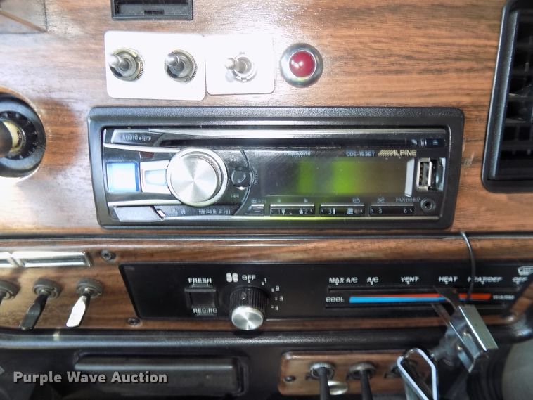 image for item DE7746 1999 Freightliner FLD120 semi truck