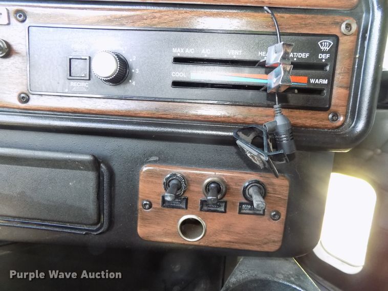 image for item DE7746 1999 Freightliner FLD120 semi truck