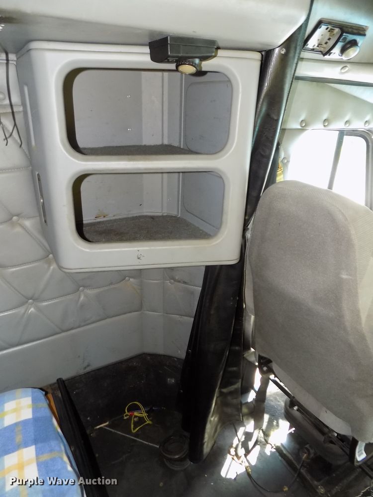 image for item DE7746 1999 Freightliner FLD120 semi truck