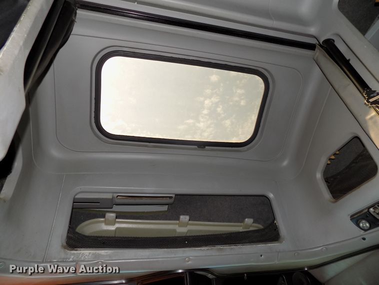 image for item DE7746 1999 Freightliner FLD120 semi truck