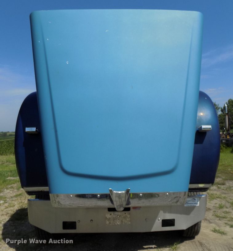 image for item DE7746 1999 Freightliner FLD120 semi truck