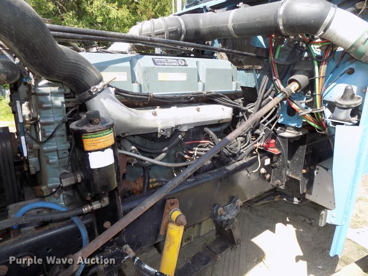 image for item DE7746 1999 Freightliner FLD120 semi truck