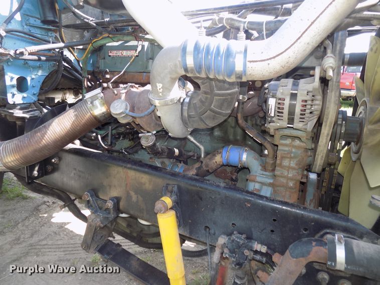 image for item DE7746 1999 Freightliner FLD120 semi truck