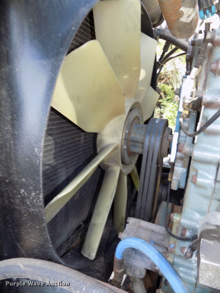 image for item DE7746 1999 Freightliner FLD120 semi truck