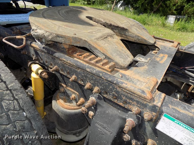 image for item DE7746 1999 Freightliner FLD120 semi truck