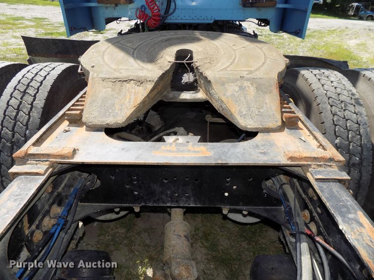 image for item DE7746 1999 Freightliner FLD120 semi truck