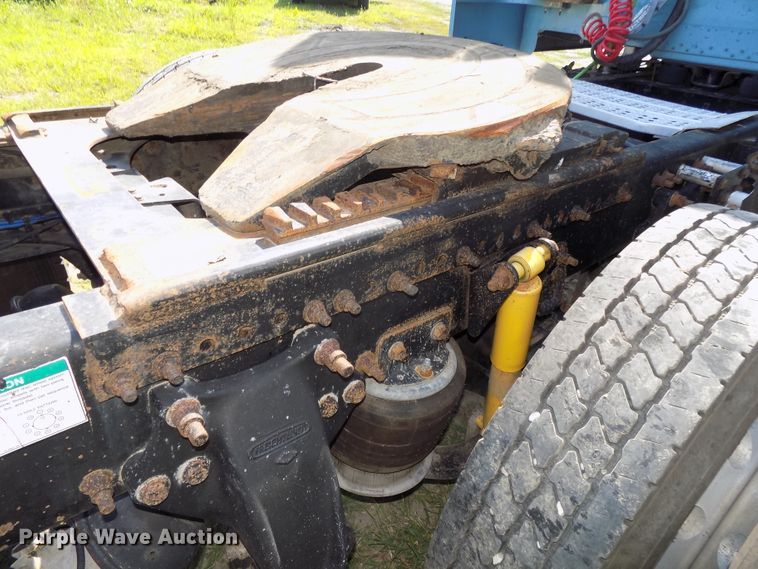 image for item DE7746 1999 Freightliner FLD120 semi truck