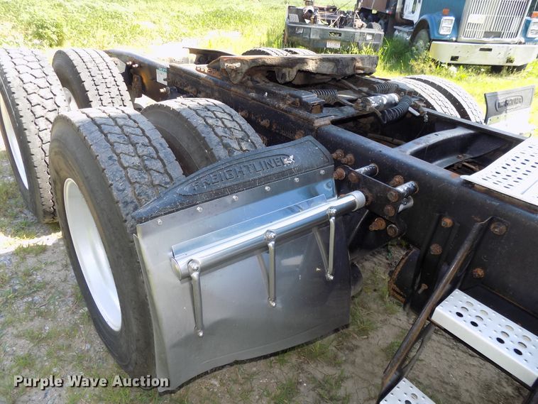 image for item DE7746 1999 Freightliner FLD120 semi truck