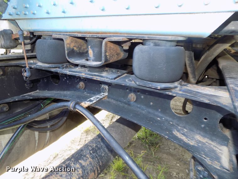 image for item DE7746 1999 Freightliner FLD120 semi truck