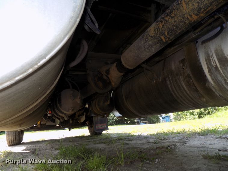 image for item DE7746 1999 Freightliner FLD120 semi truck