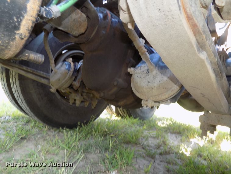 image for item DE7746 1999 Freightliner FLD120 semi truck