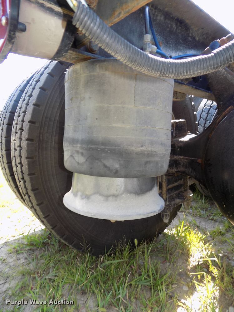 image for item DE7746 1999 Freightliner FLD120 semi truck