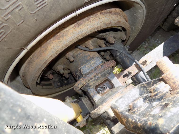 image for item DE7746 1999 Freightliner FLD120 semi truck