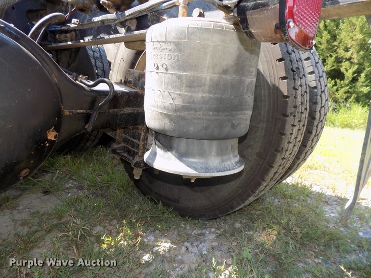 image for item DE7746 1999 Freightliner FLD120 semi truck