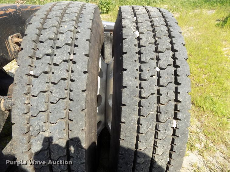 image for item DE7746 1999 Freightliner FLD120 semi truck