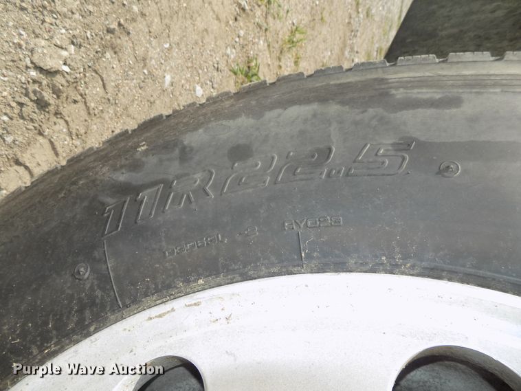 image for item DE7746 1999 Freightliner FLD120 semi truck