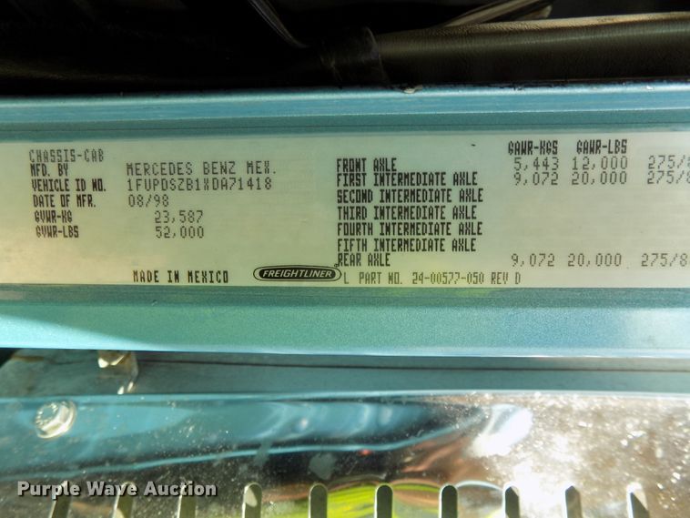 image for item DE7746 1999 Freightliner FLD120 semi truck