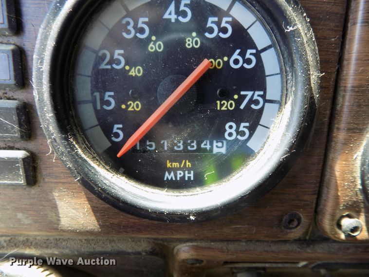 image for item DE7747 1996 Freightliner FLD112 semi truck