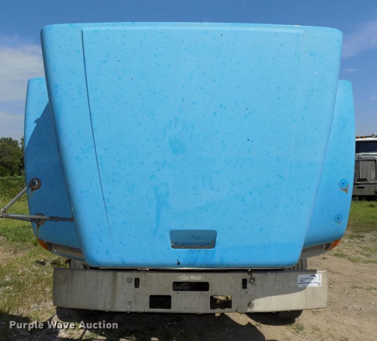 image for item DE7747 1996 Freightliner FLD112 semi truck