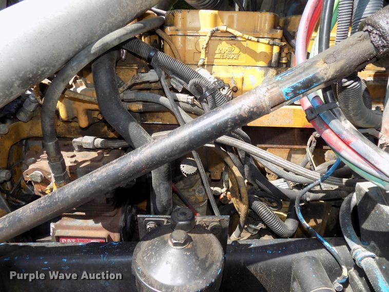 image for item DE7747 1996 Freightliner FLD112 semi truck