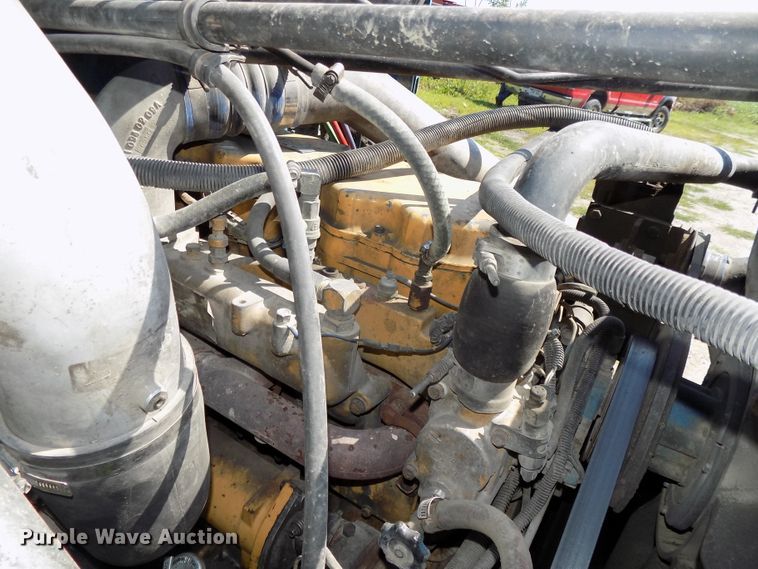 image for item DE7747 1996 Freightliner FLD112 semi truck