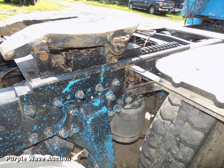 image for item DE7747 1996 Freightliner FLD112 semi truck