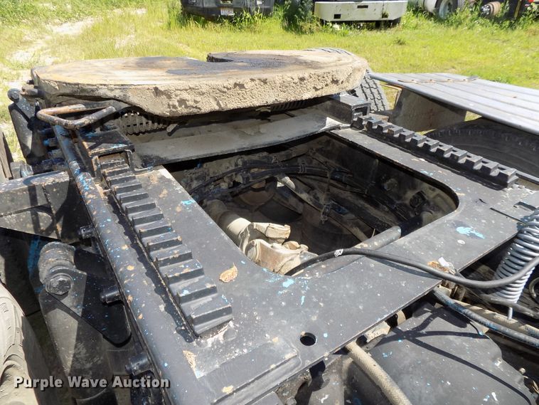 image for item DE7747 1996 Freightliner FLD112 semi truck