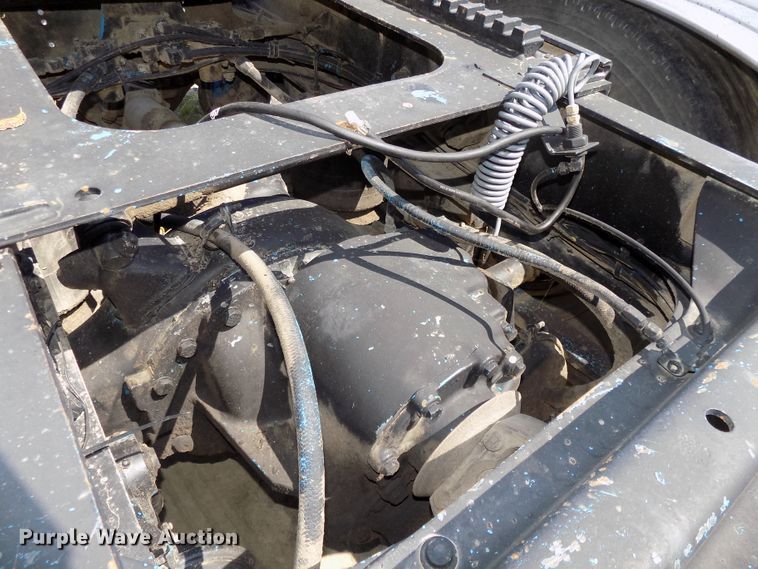 image for item DE7747 1996 Freightliner FLD112 semi truck