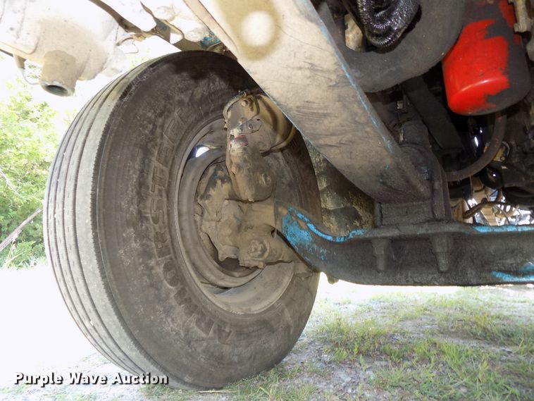 image for item DE7747 1996 Freightliner FLD112 semi truck