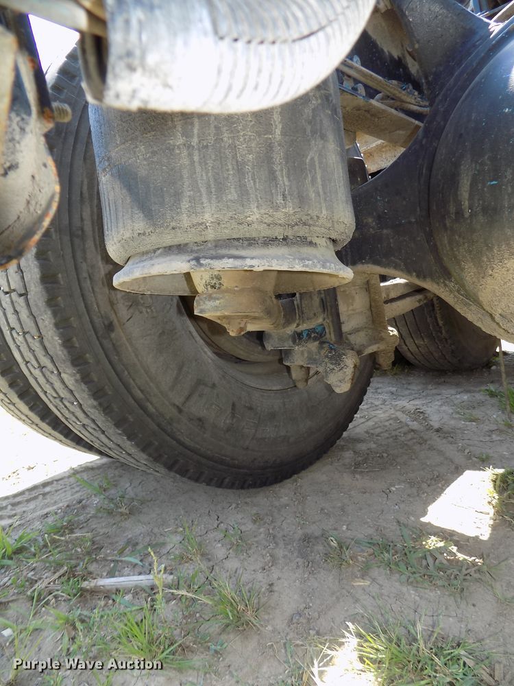 image for item DE7747 1996 Freightliner FLD112 semi truck