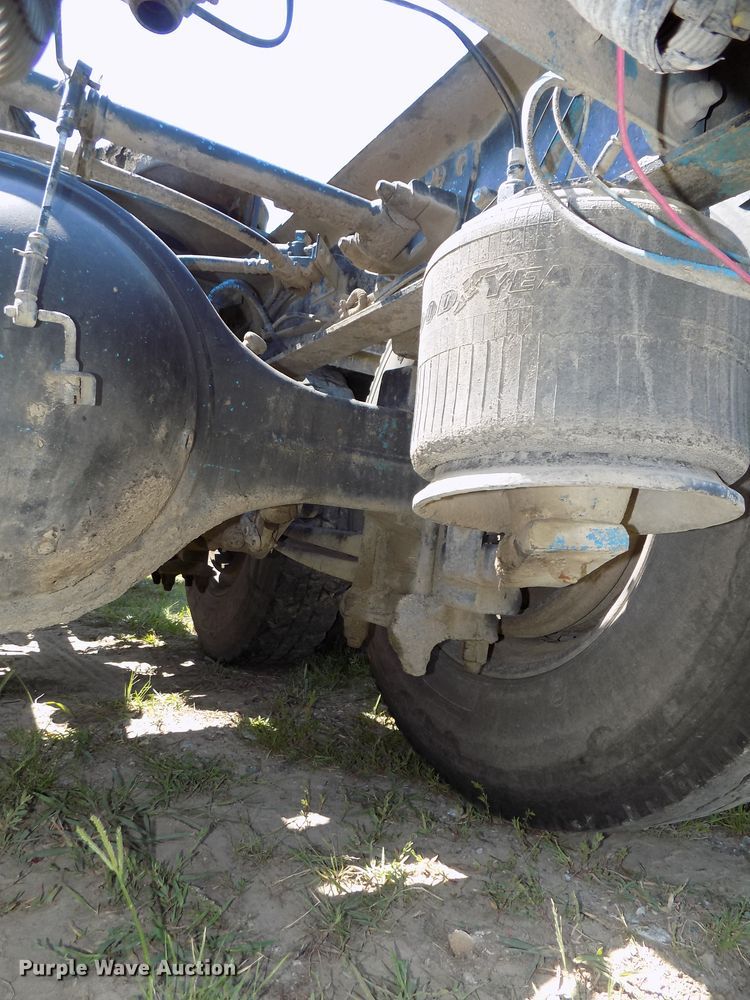 image for item DE7747 1996 Freightliner FLD112 semi truck