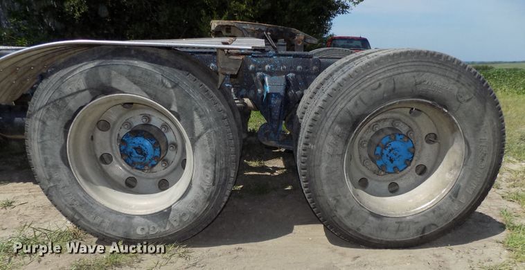 image for item DE7747 1996 Freightliner FLD112 semi truck