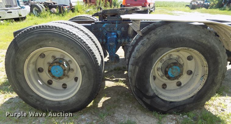 image for item DE7747 1996 Freightliner FLD112 semi truck