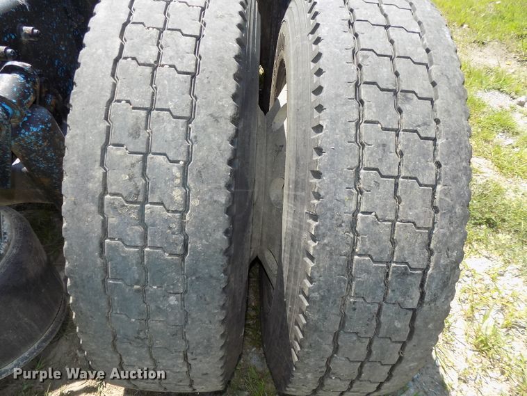 image for item DE7747 1996 Freightliner FLD112 semi truck