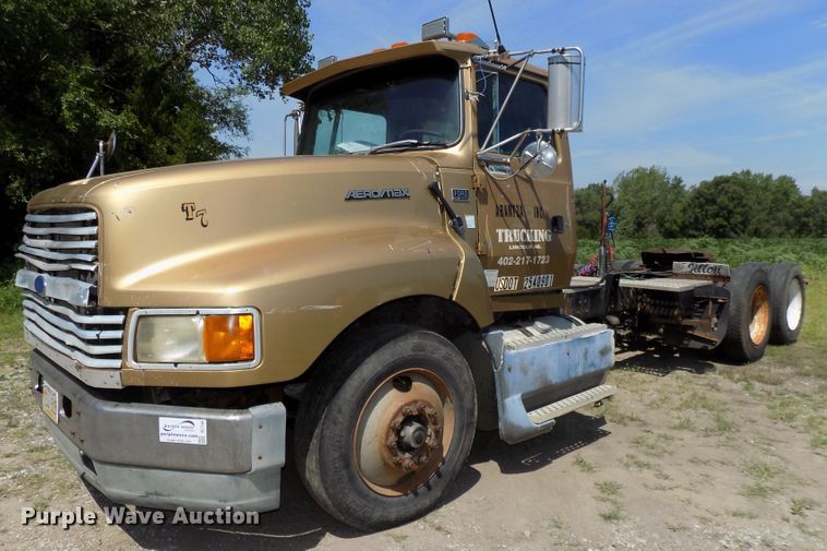 image for item DE7748 1993 Ford Aeromax LTL9000 semi truck