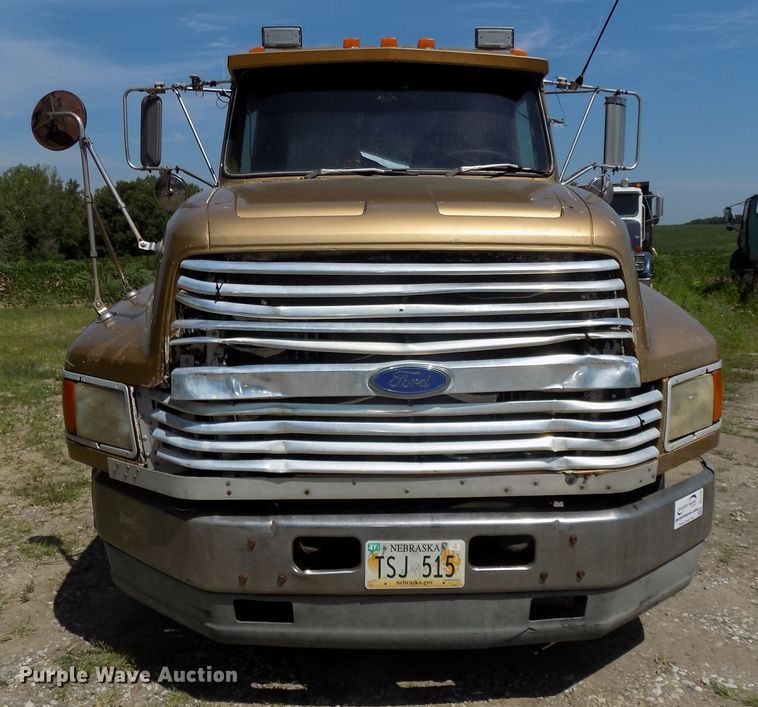 image for item DE7748 1993 Ford Aeromax LTL9000 semi truck