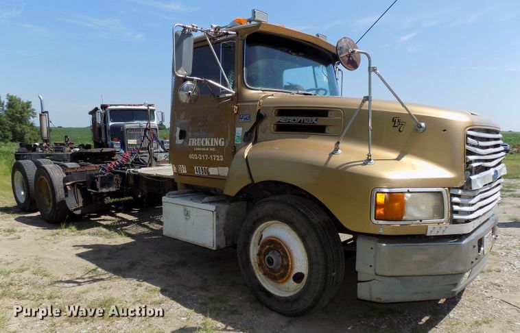 image for item DE7748 1993 Ford Aeromax LTL9000 semi truck