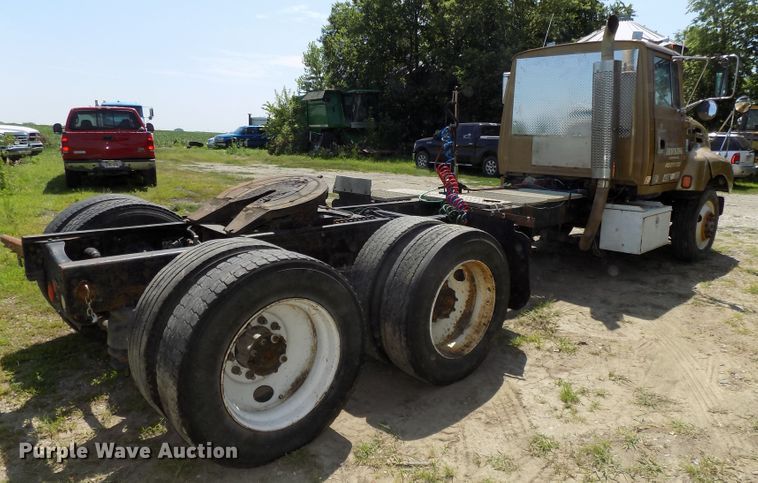 image for item DE7748 1993 Ford Aeromax LTL9000 semi truck