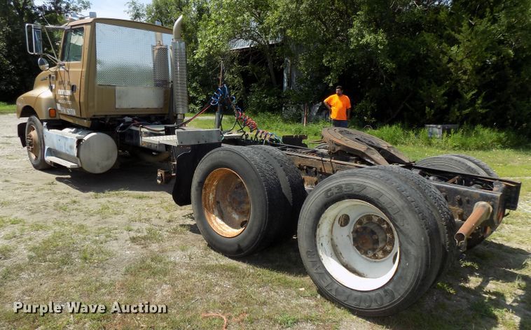 image for item DE7748 1993 Ford Aeromax LTL9000 semi truck