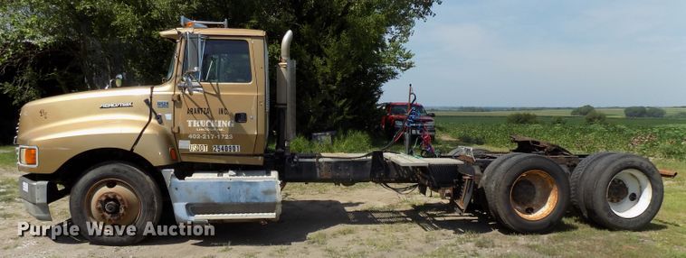 image for item DE7748 1993 Ford Aeromax LTL9000 semi truck