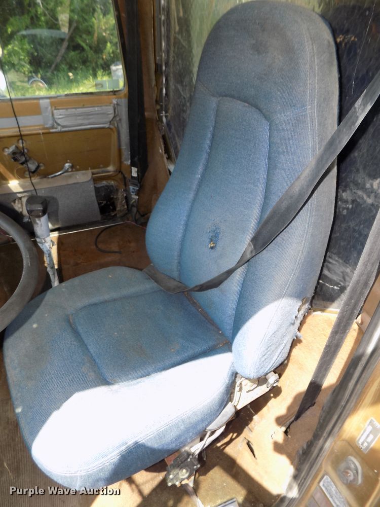 image for item DE7748 1993 Ford Aeromax LTL9000 semi truck