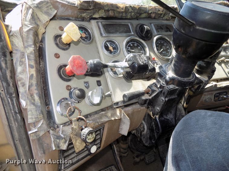 image for item DE7748 1993 Ford Aeromax LTL9000 semi truck