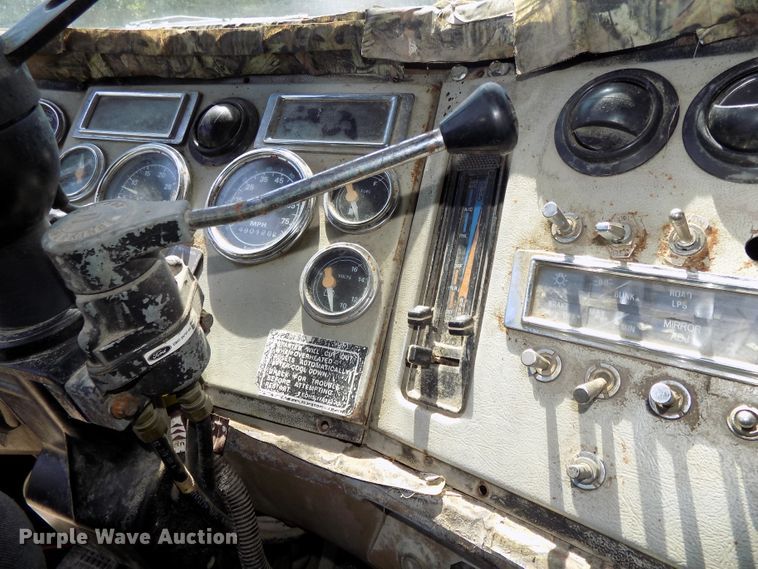 image for item DE7748 1993 Ford Aeromax LTL9000 semi truck