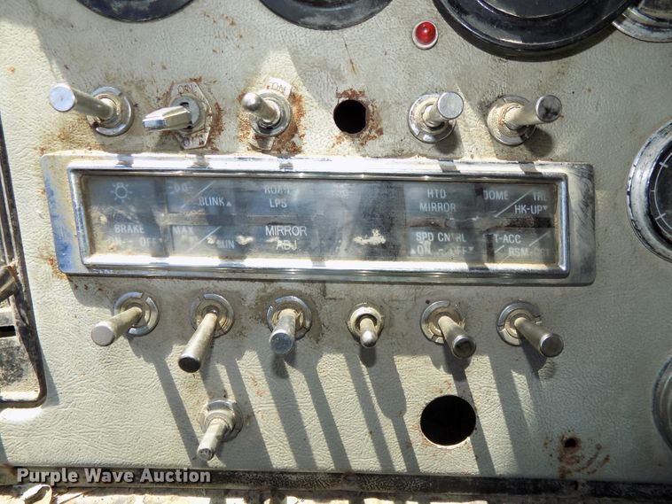 image for item DE7748 1993 Ford Aeromax LTL9000 semi truck