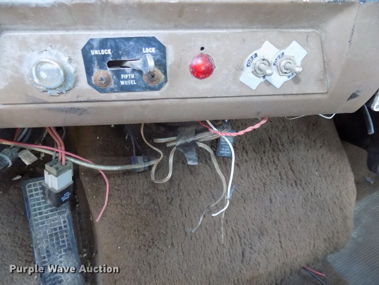 image for item DE7748 1993 Ford Aeromax LTL9000 semi truck