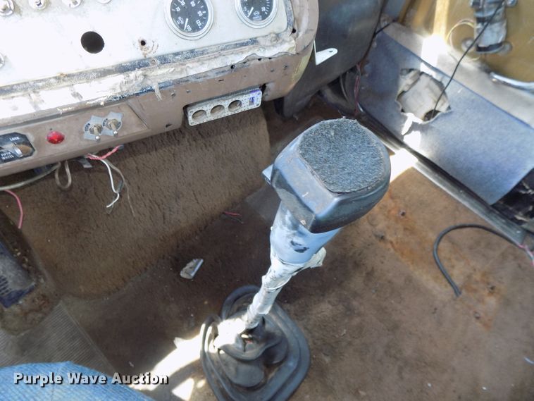 image for item DE7748 1993 Ford Aeromax LTL9000 semi truck