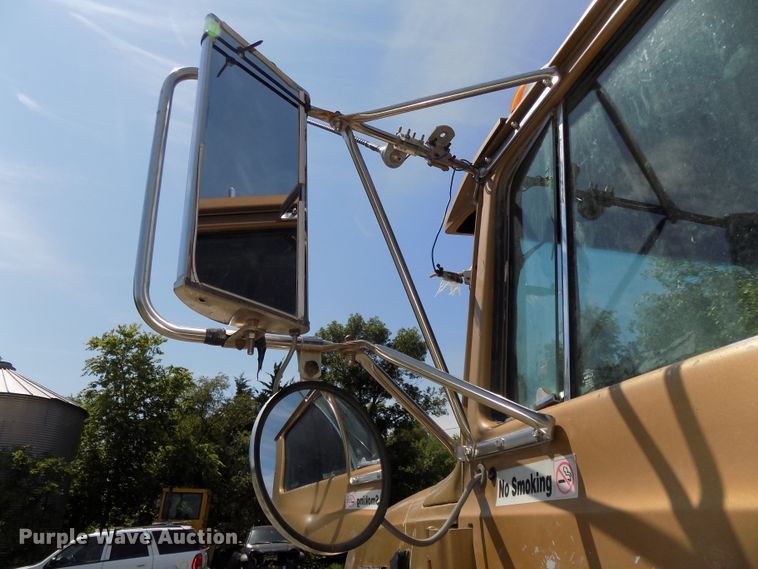 image for item DE7748 1993 Ford Aeromax LTL9000 semi truck