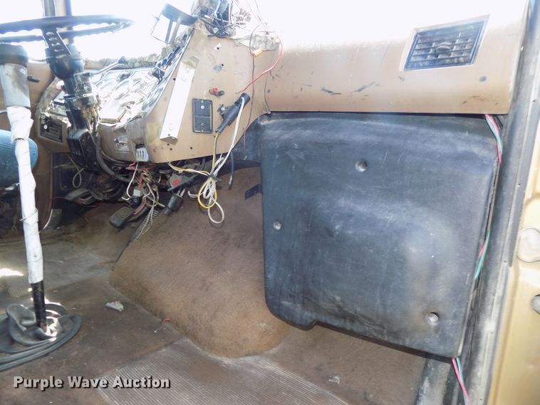 image for item DE7748 1993 Ford Aeromax LTL9000 semi truck