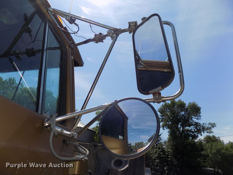 image for item DE7748 1993 Ford Aeromax LTL9000 semi truck